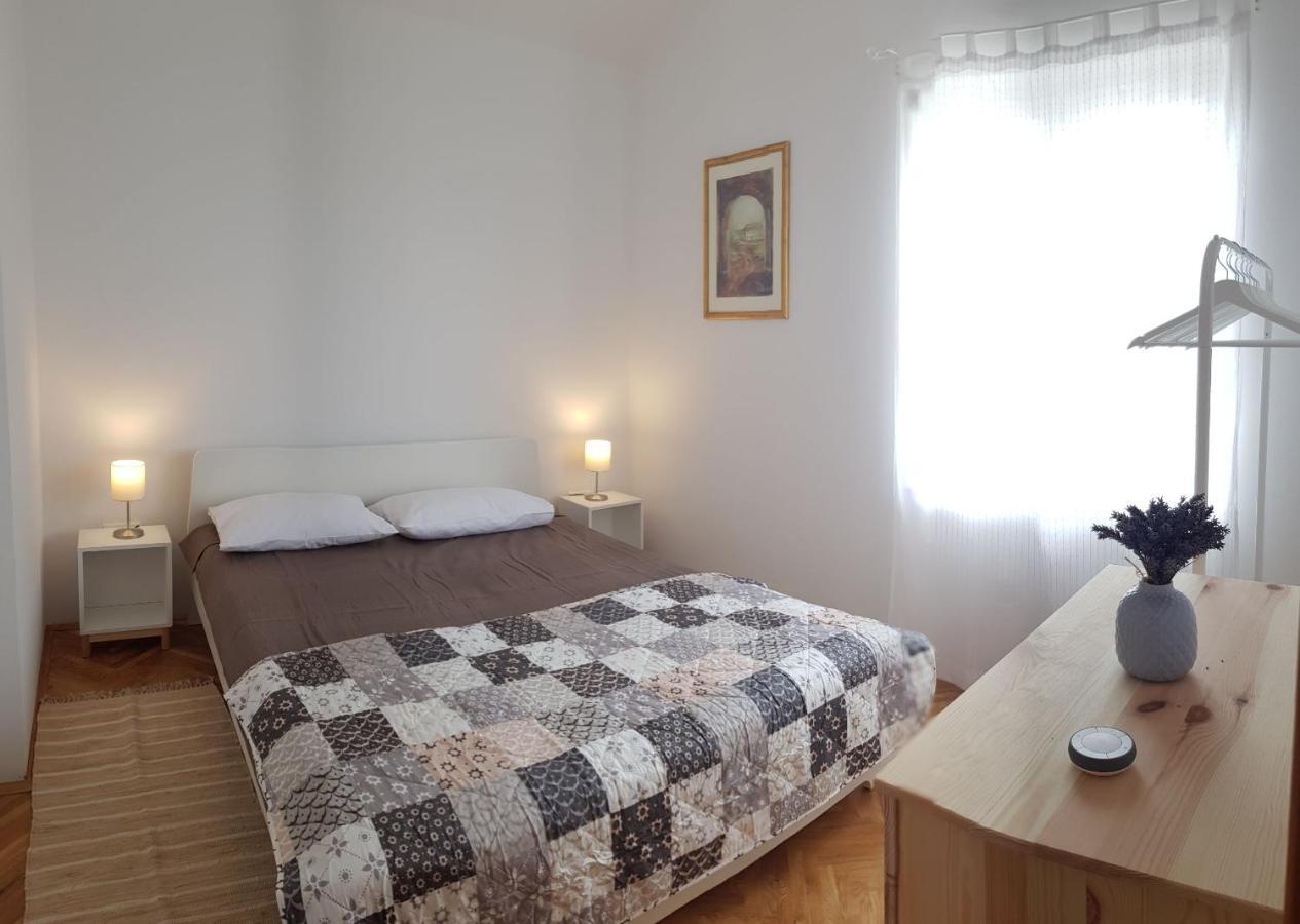 Mitra Apartments Малинска Екстериор снимка