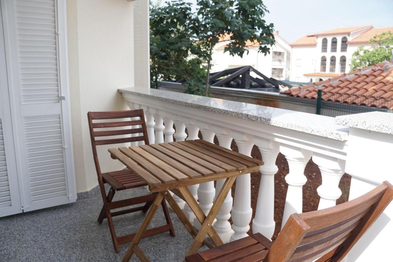 Mitra Apartments Малинска Екстериор снимка
