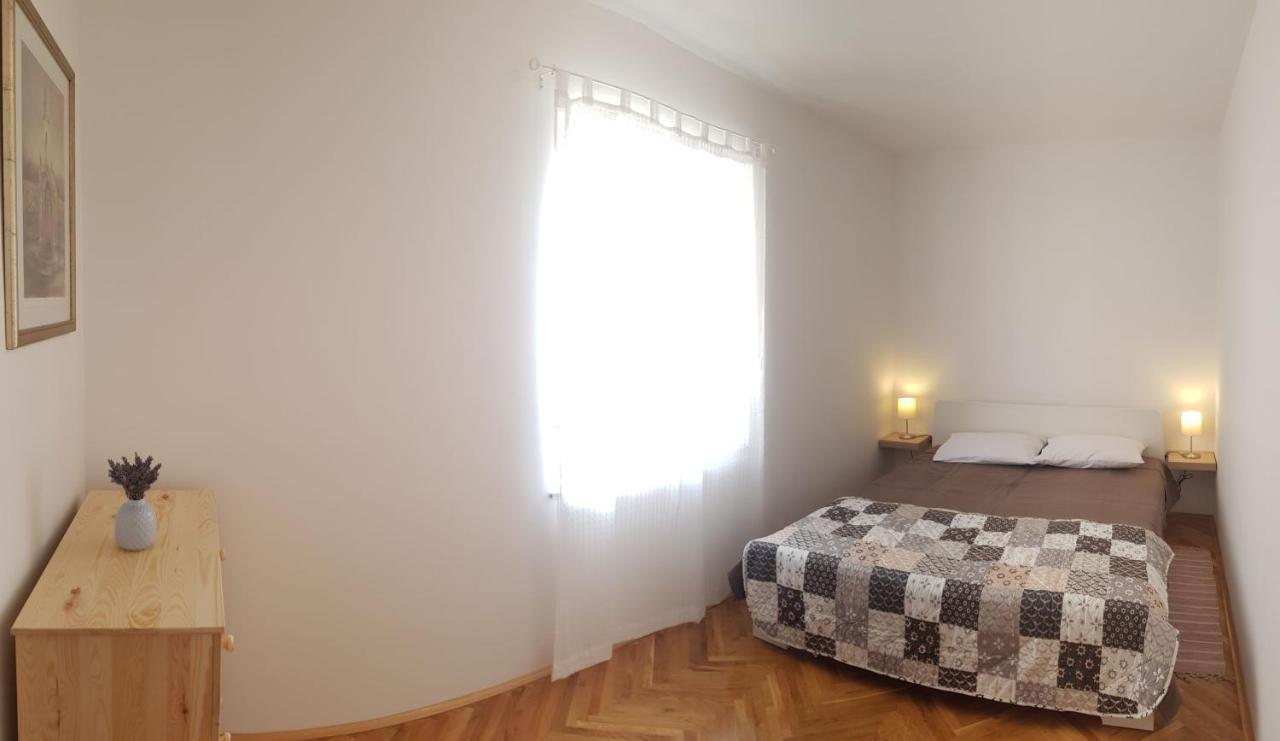 Mitra Apartments Малинска Екстериор снимка
