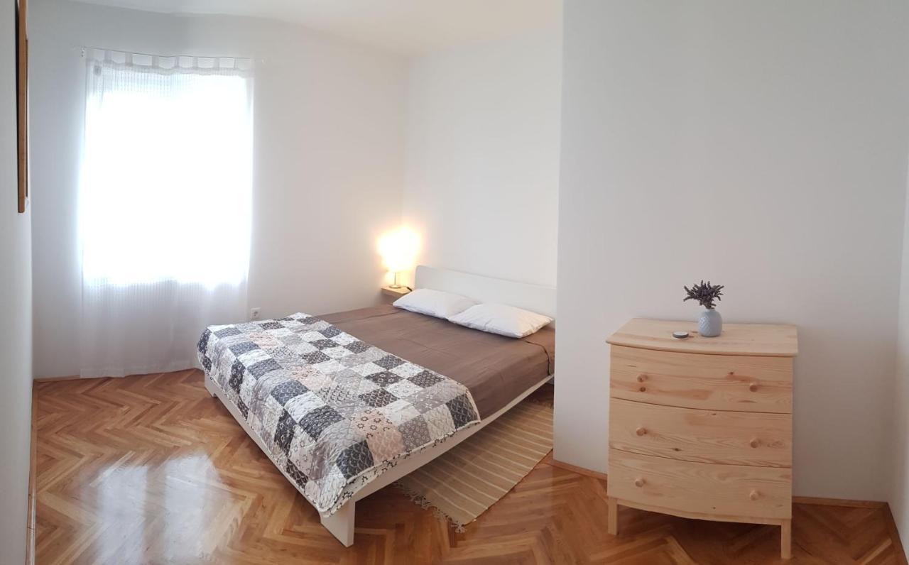 Mitra Apartments Малинска Екстериор снимка