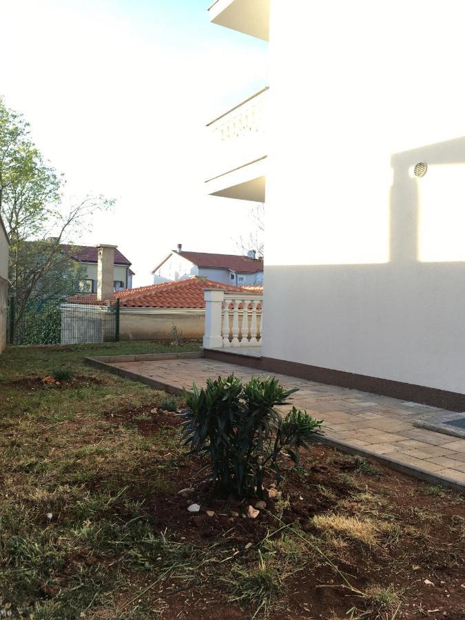 Mitra Apartments Малинска Екстериор снимка